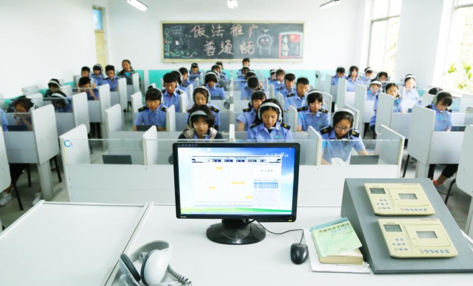 石家莊鐵路職業高級技工學校上課學生